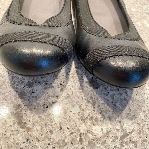 STUART WEITZMAN GIVEABLE BLACK LEATHER FLATS 8M - Picture 4 of 11